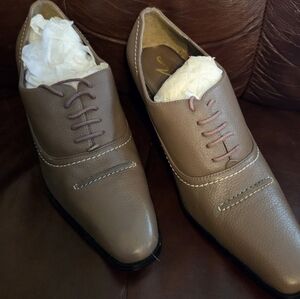 Newport News Brown Leather Heels